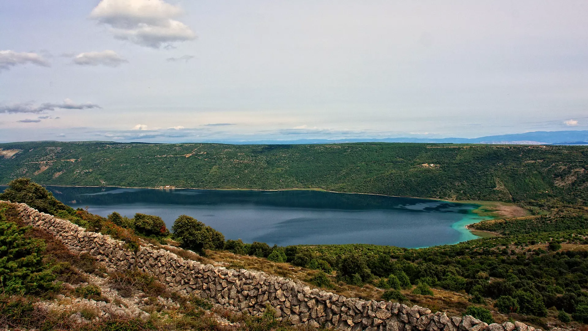6-Osmo-svjetsko-cudo-Vransko-jezero-Kamp-Kovacine-Cres