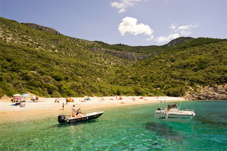Plaža Sv. Ivan ispod sela Lubenice na Cresu